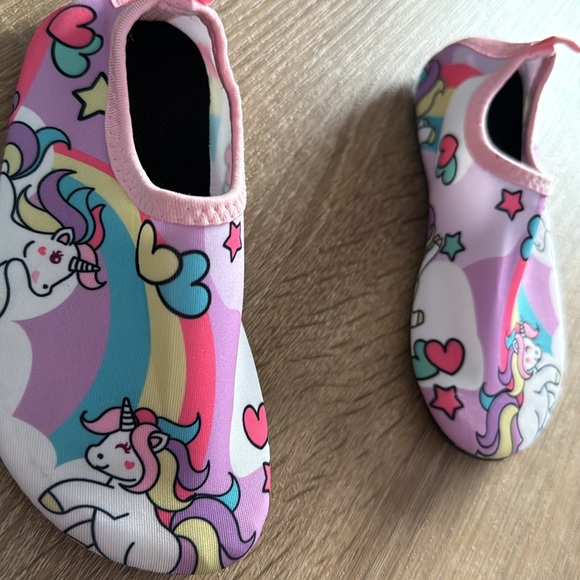 No name water shows size 9 toddler BRAND new - Picture 3 of 3